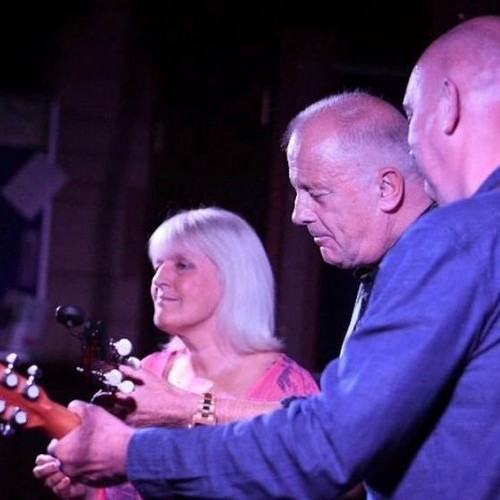 THE IAN WALKER BAND at The Meeting Place Rutherglen: Photo by Louise Mairs